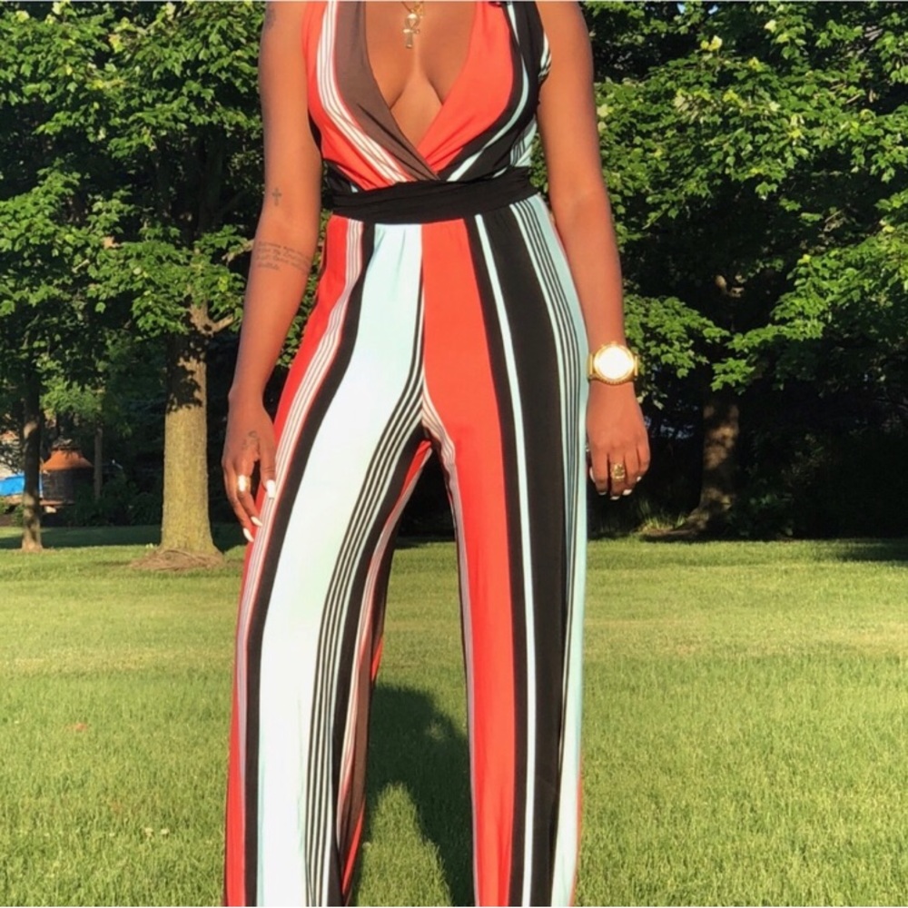 Super Sexy Striped Deep V Jumpsuit - Sz 6 Med